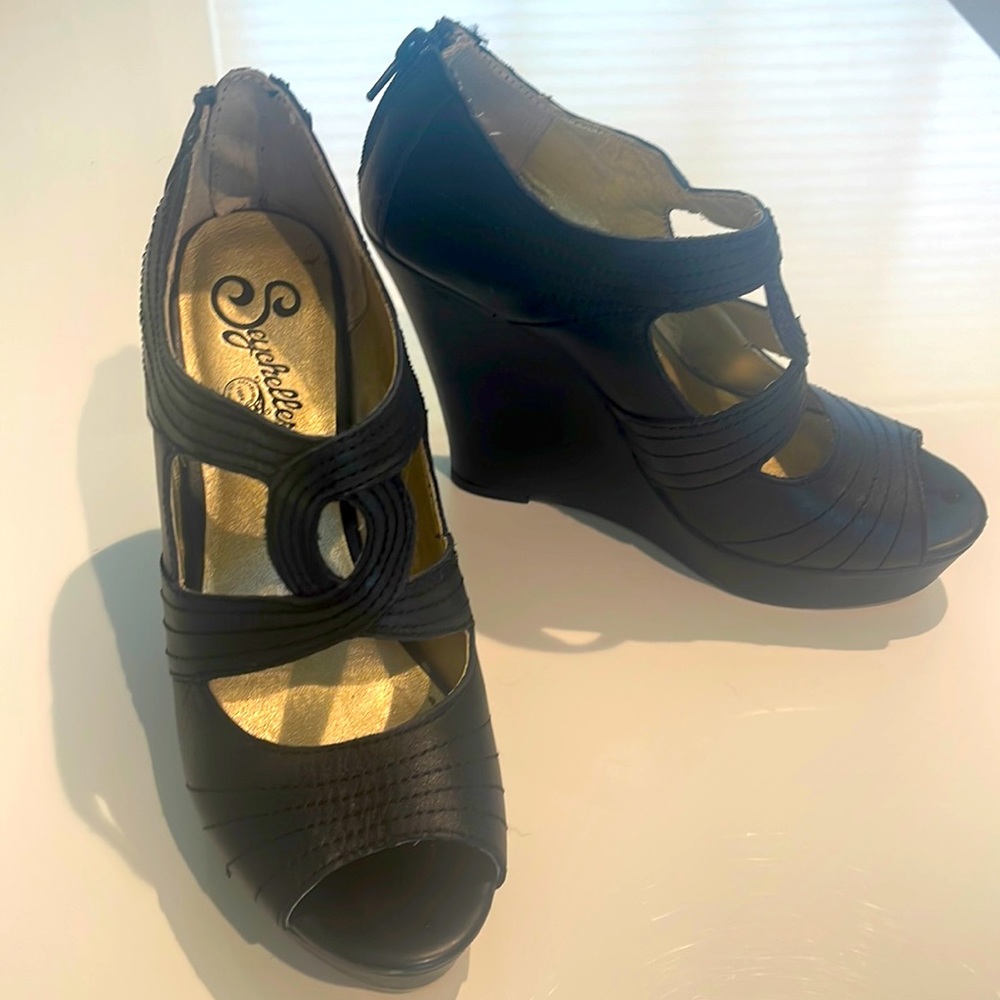Wedge sandals